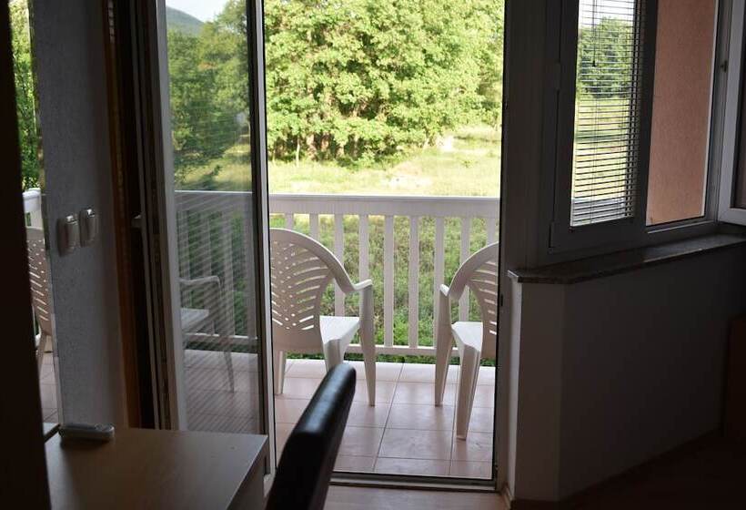 اتاق استاندارد یک نفره, Guest House Regina Mundi