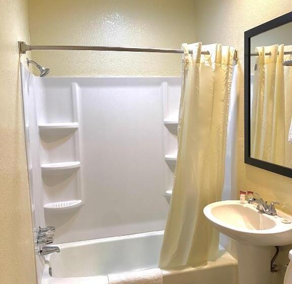 Номер Deluxe, Whistling Pines   Daily & Extended Stay, Elizabeth City