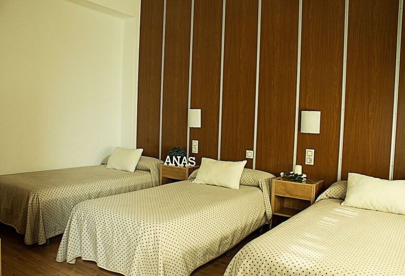 标准三人间, Hostal Anas