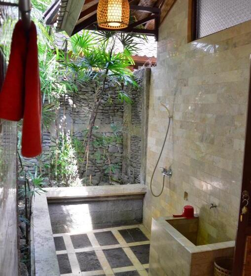 Quarto Triplo Estandar, Guci Guesthouses