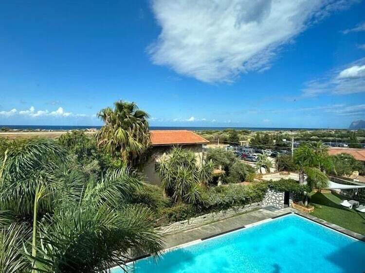 Трехместный Номер Стандарт Вид на Бассейн, Villa Rosa Dei Venti