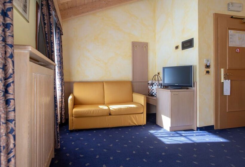 اتاق راحتی سه تخته, Mont Chalet Nevada   Hotel & Spa