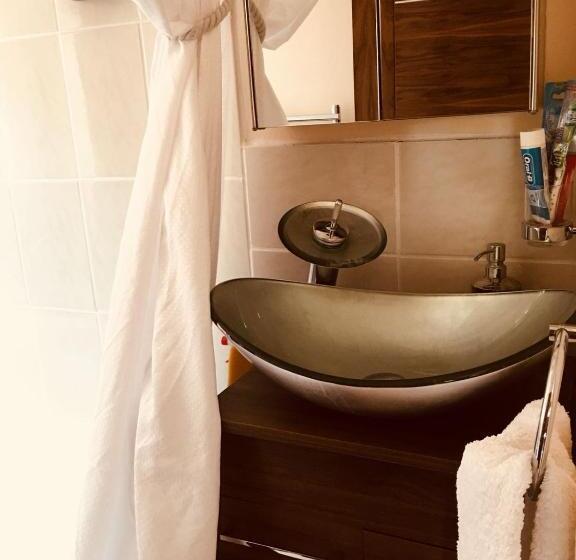 اتاق استاندارد با سرویس بهداشتی مشترک, Bianca S House Hotel Heathrow Airport