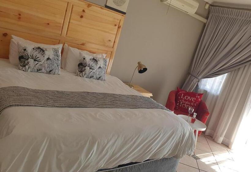 חדר דחוקס עם מיטת קינג, Emoyeni Guest House