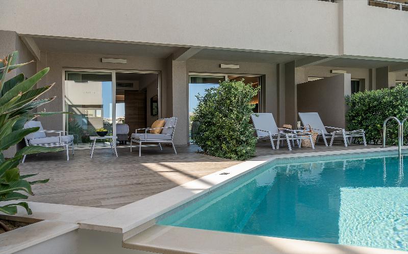 Люкс Вид на Бассейн, Euphoria Resort  All Inclusive