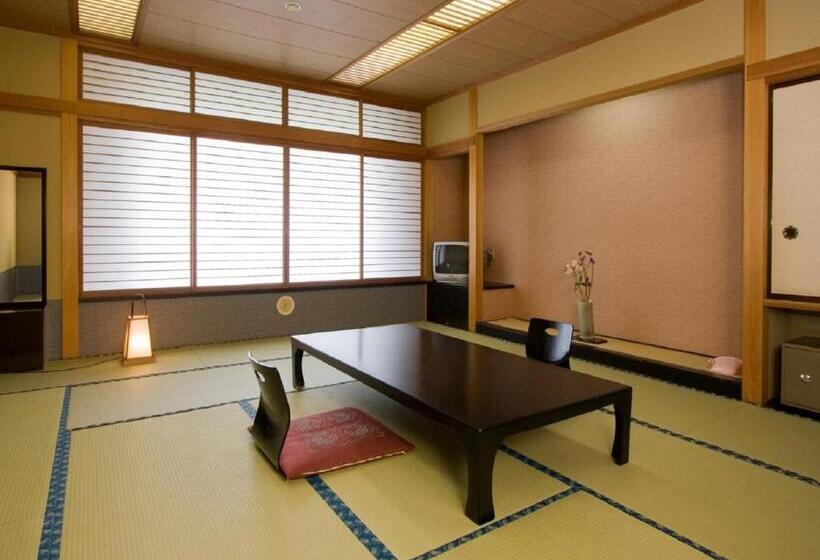 اتاق استاندارد سه نفره, Kaminoyu Onsen