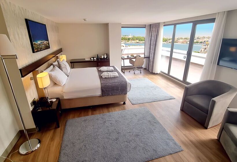 Suite with Terrace, Port Bosphorus