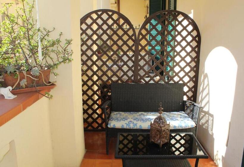 Quarto Estandar com Sacada, Anirbas