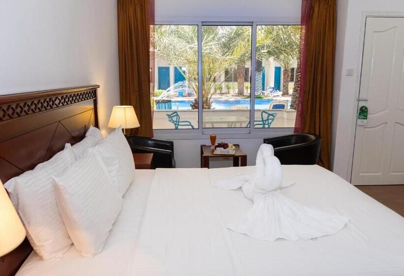 Номер Стандарт Вид на Бассейн, Fujairah Hotel & Resort