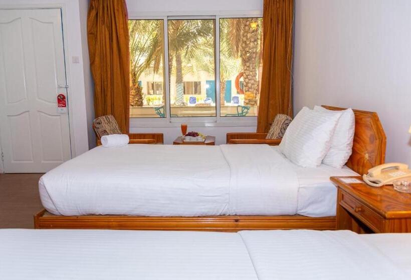Номер Стандарт Вид на Бассейн, Fujairah Hotel & Resort
