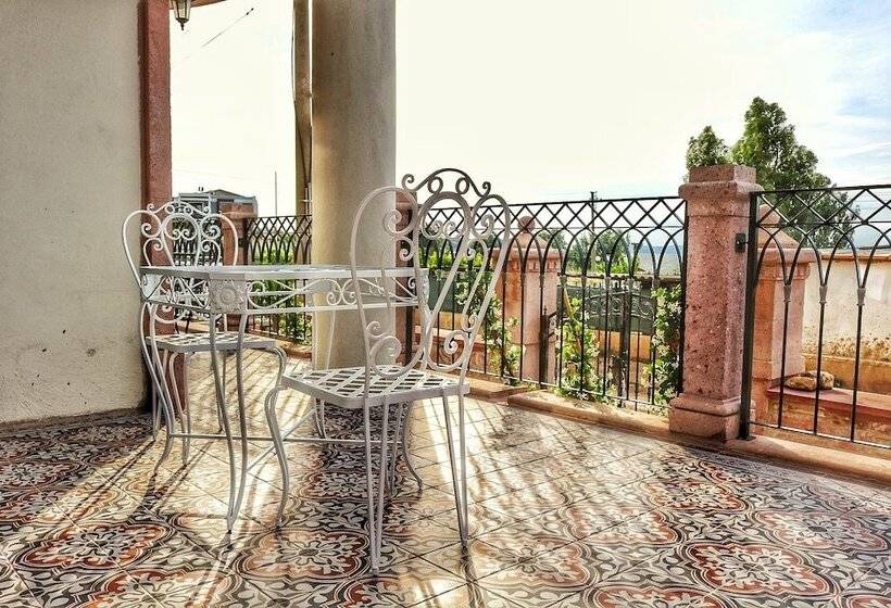 غرفة ديلوكس مطلّة علي البحر, Stone Hill