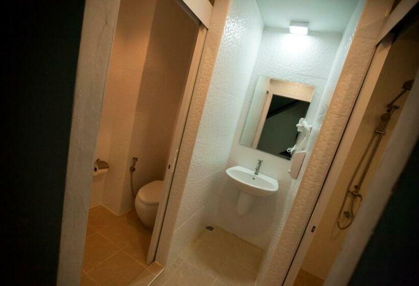 اتاق استاندارد با سرویس بهداشتی مشترک, Micro Hostel