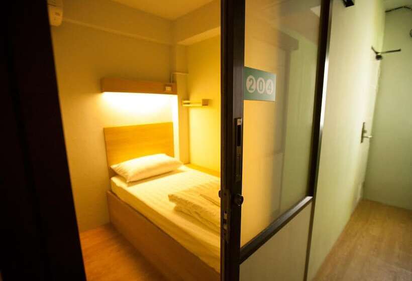اتاق استاندارد با سرویس بهداشتی مشترک, Micro Hostel
