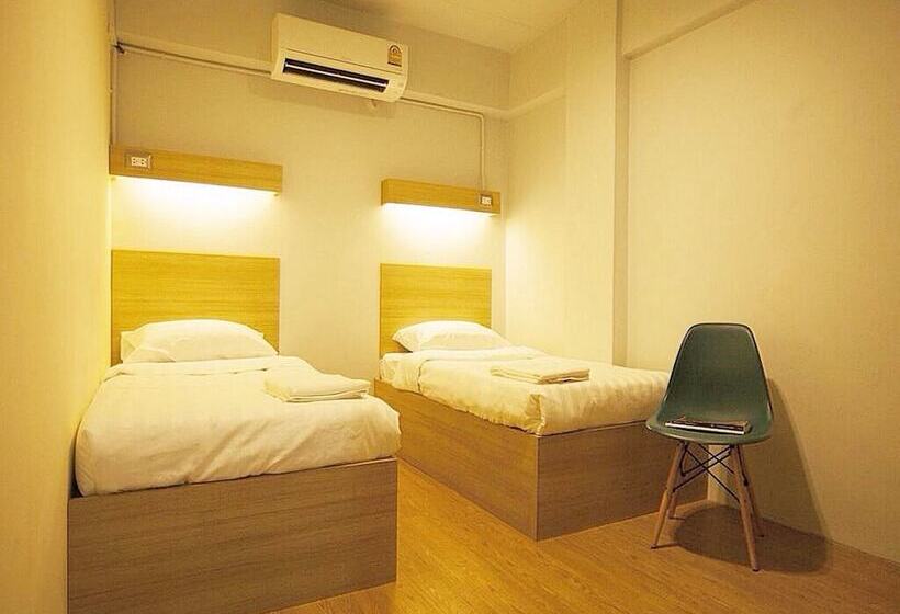 اتاق استاندارد با سرویس بهداشتی مشترک, Micro Hostel