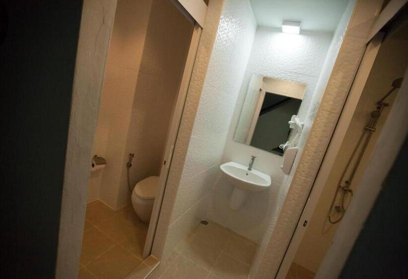 اتاق استاندارد با سرویس بهداشتی مشترک, Micro Hostel