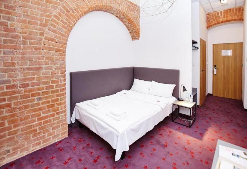 Номер Стандарт, Koszary Arche