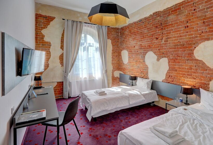 Номер Стандарт, Koszary Arche