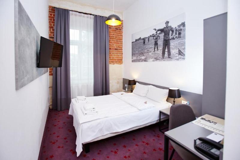 Номер Стандарт, Koszary Arche