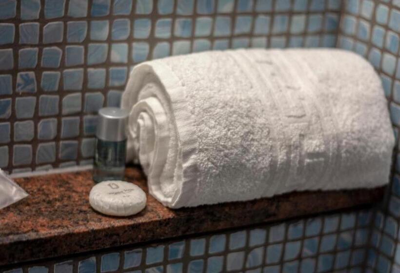 اتاق لوکس, Happy Accomodation