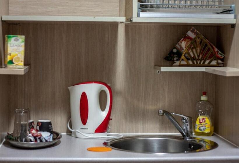 استودیوی لوکس, Happy Accomodation