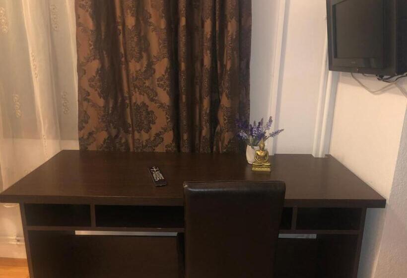 اتاق لوکس, Happy Accomodation