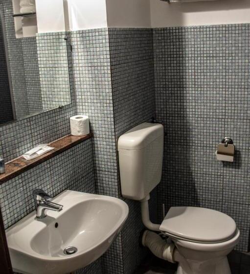 استودیوی لوکس, Happy Accomodation