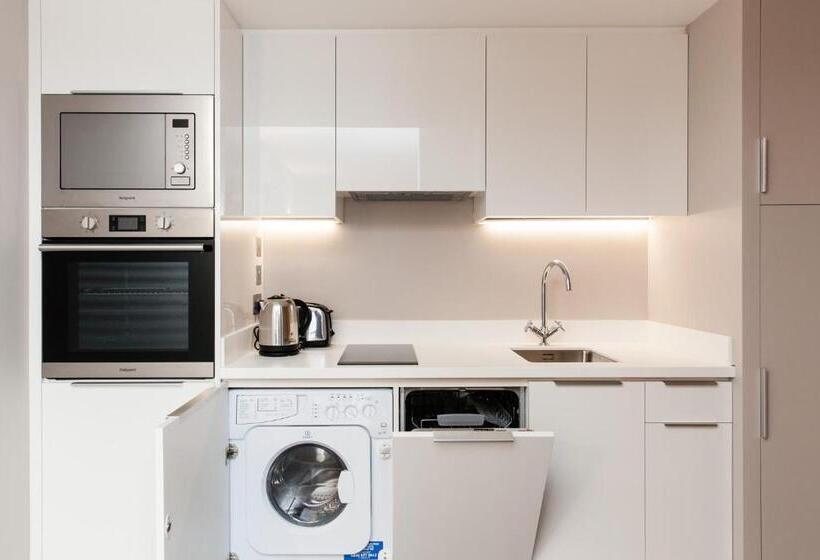 Апартаменты Superior 1 Спальня, Rockwell East Tower Bridge