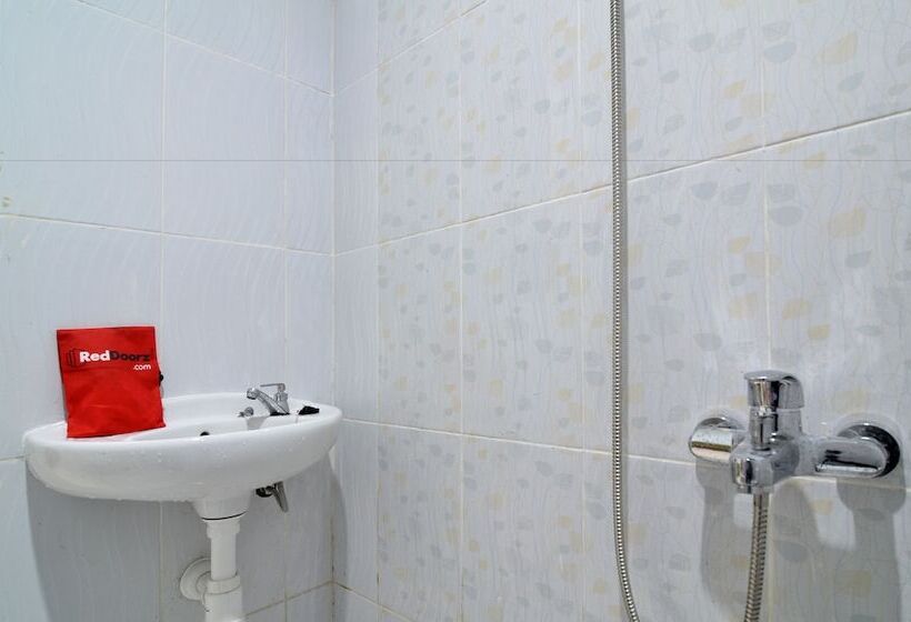 Номер Стандарт, Reddoorz Near Museum Keraton Surakarta