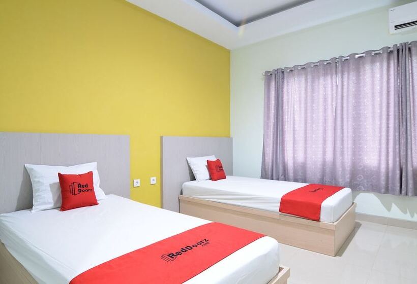 Номер Стандарт, Reddoorz Near Museum Keraton Surakarta