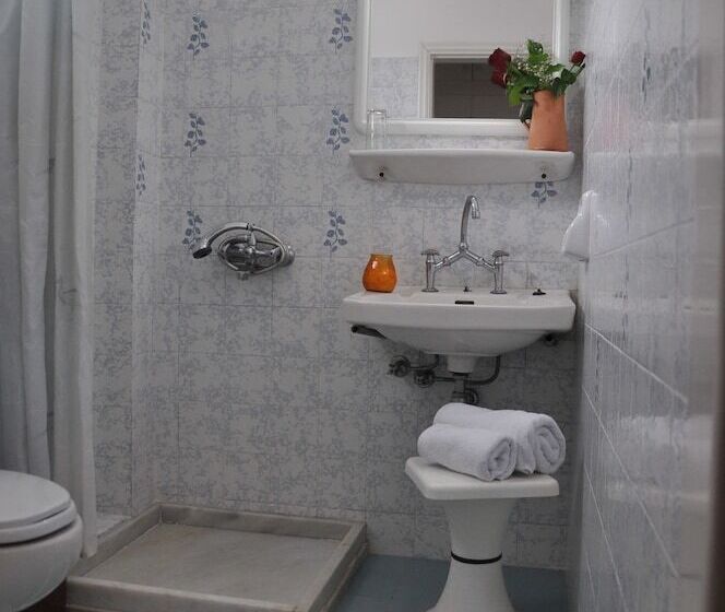 Номер Стандарт Трехместный, Alexandra Rooms