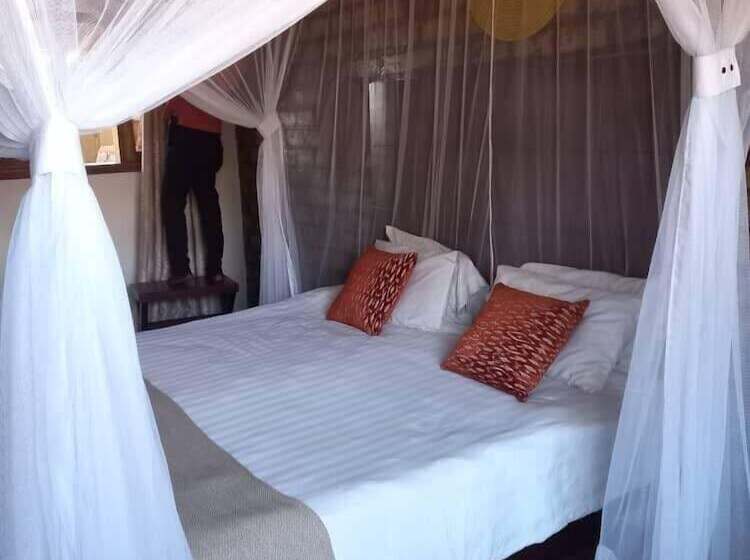 디럭스 룸 가든 전망, Secrets Guest House Entebbe