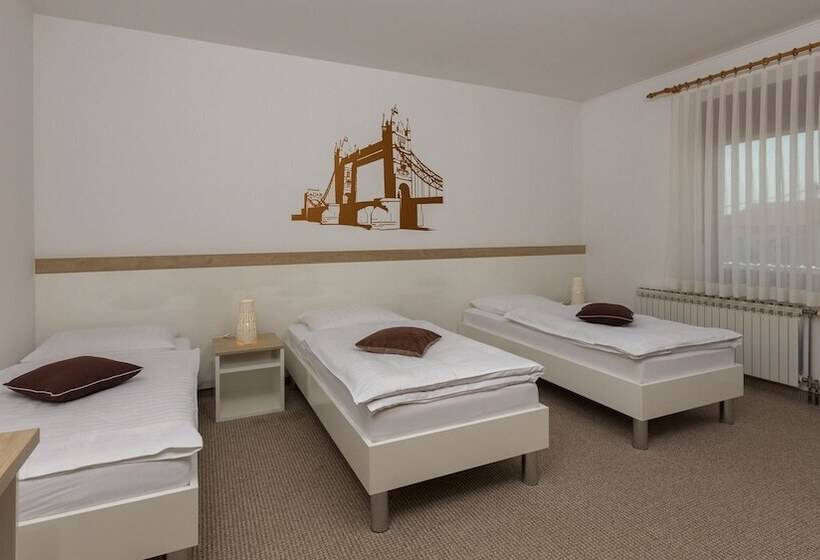اتاق استاندارد سه نفره, Rooms Pleška Zagreb Airport