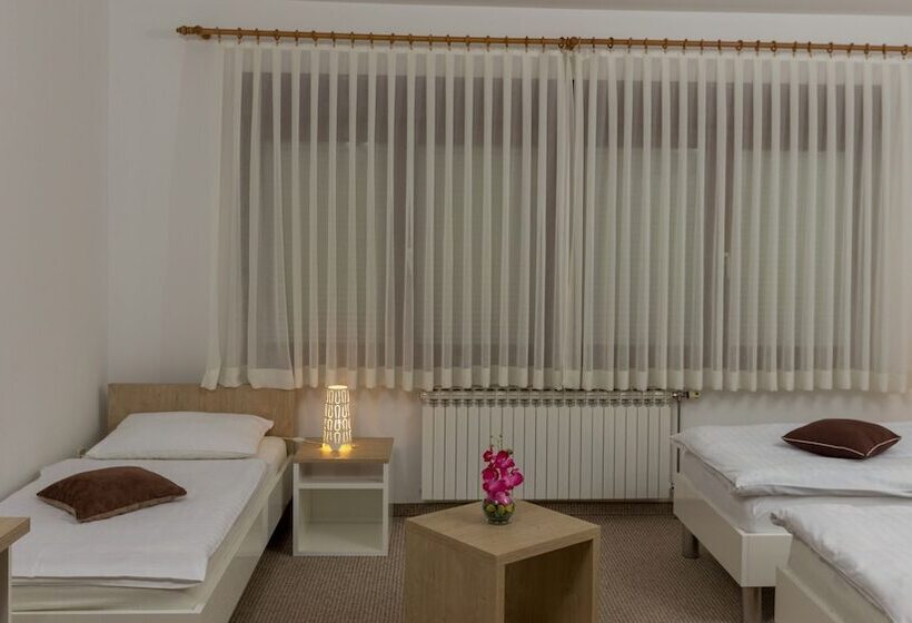 标准三人间, Rooms Pleška Zagreb Airport