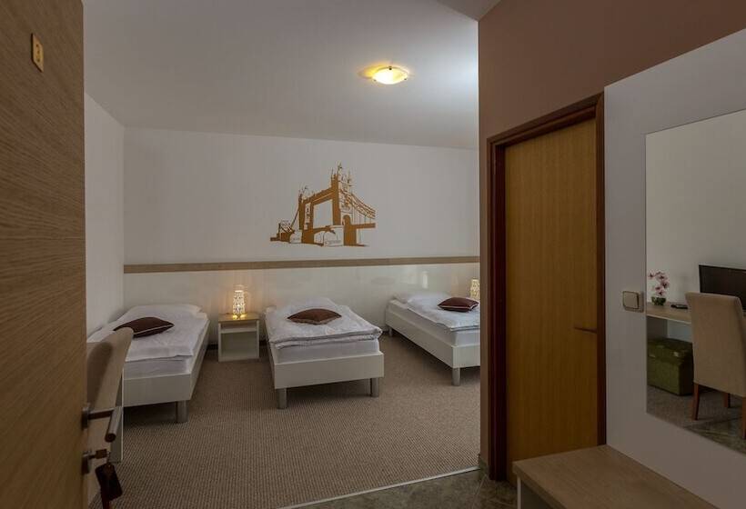 اتاق استاندارد سه نفره, Rooms Pleška Zagreb Airport