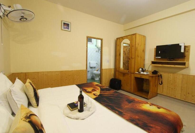 스탠다드 룸 킹사이즈 침대, Purnima Guest House, Old Kasol