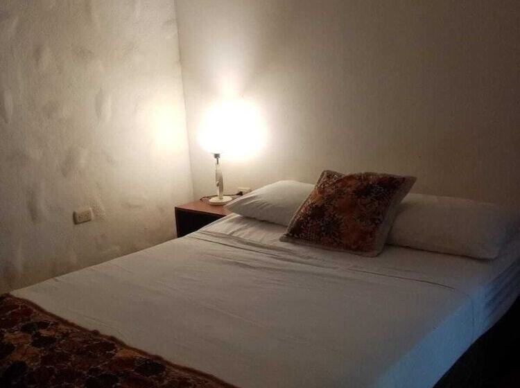 Номер Стандарт, Hostal Zaragoza