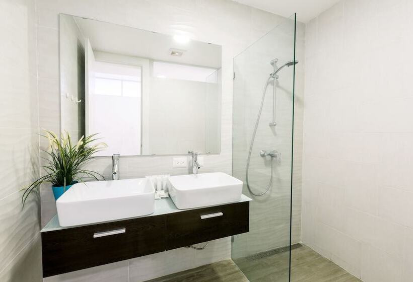 Люкс Повышенной Комфортности, Ducassi Suites Rooftop Pool Beach Club & Spa