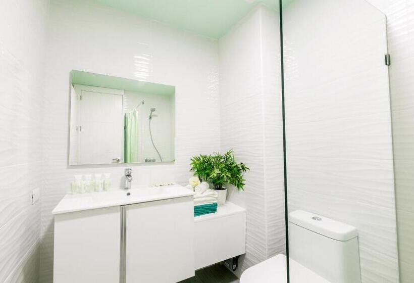 Полулюкс, Ducassi Suites Rooftop Pool Beach Club & Spa