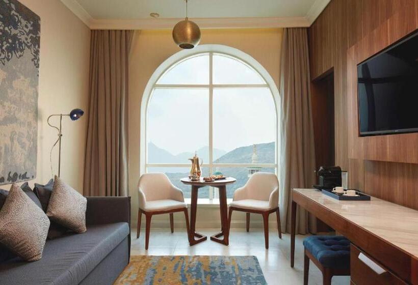 سوییت جونیور, Shaza Makkah