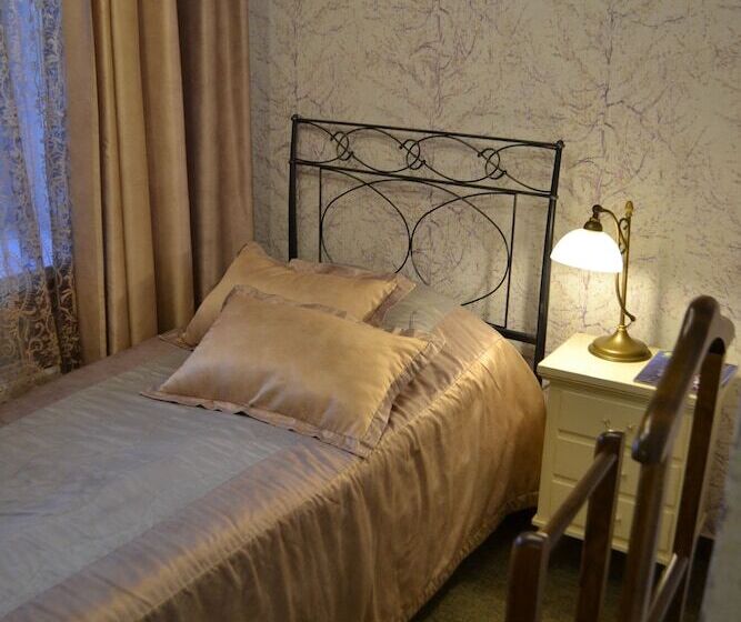 Quarto Estandar Individual, The Old Times