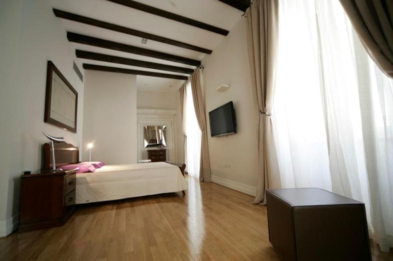 استودیوی لوکس, Blasius Residence