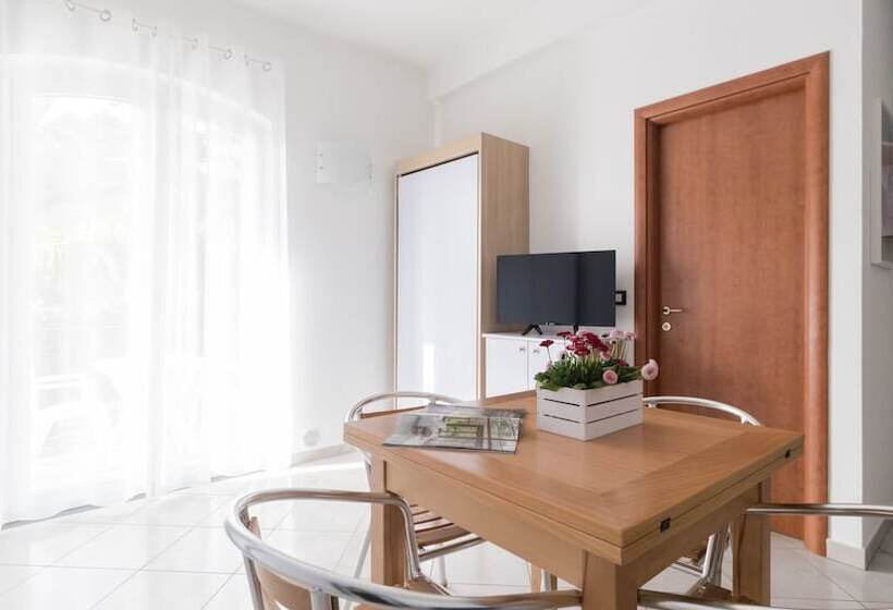 استودیو استاندارد با چشم‌انداز دریا, Residence Il Poggio