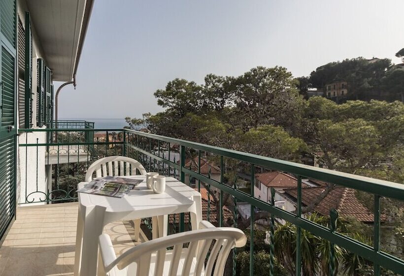 آپارتمان 1 خوابه با چشم‌انداز جانبی دریا, Residence Il Poggio