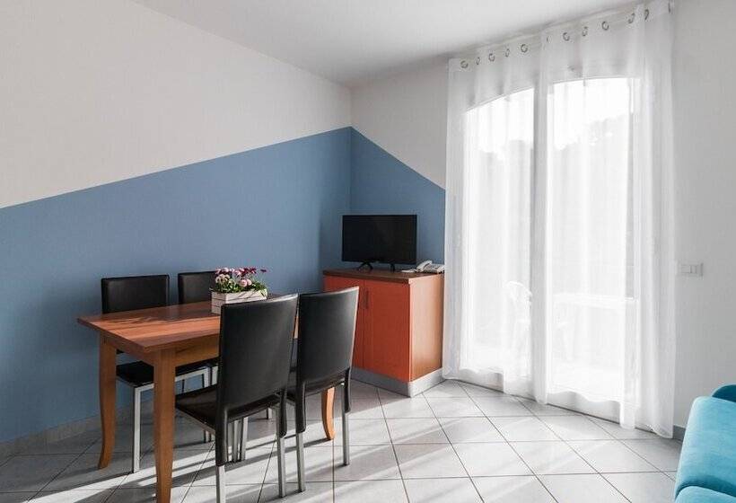 آپارتمان 1 خوابه با چشم‌انداز جانبی دریا, Residence Il Poggio