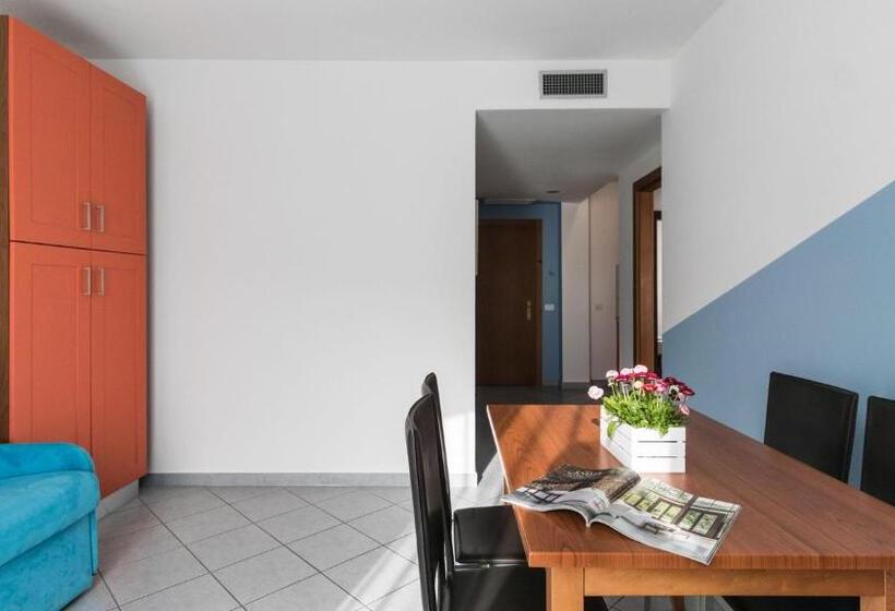 آپارتمان 1 خوابه با چشم‌انداز جانبی دریا, Residence Il Poggio