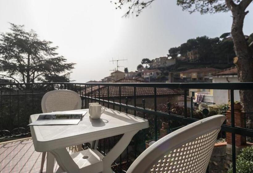 استودیو استاندارد با چشم‌انداز دریا, Residence Il Poggio