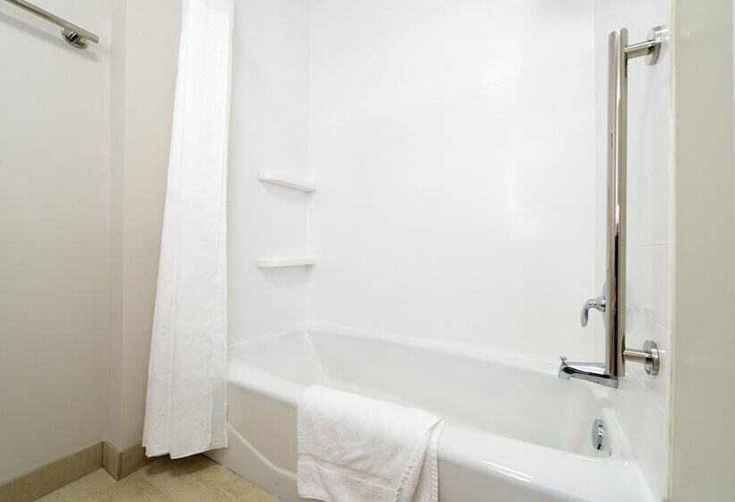Люкс Адаптированный для Инвалидов, Holiday Inn Express & Suites   Ottumwa, An Ihg