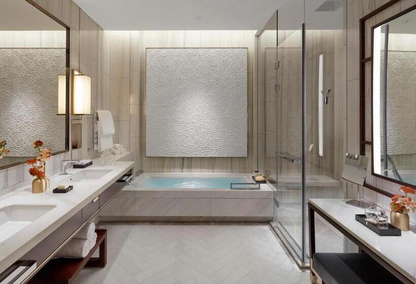اتاق لوکس با تخت بزرگ, Mandarin Oriental Wangfujing Beijing