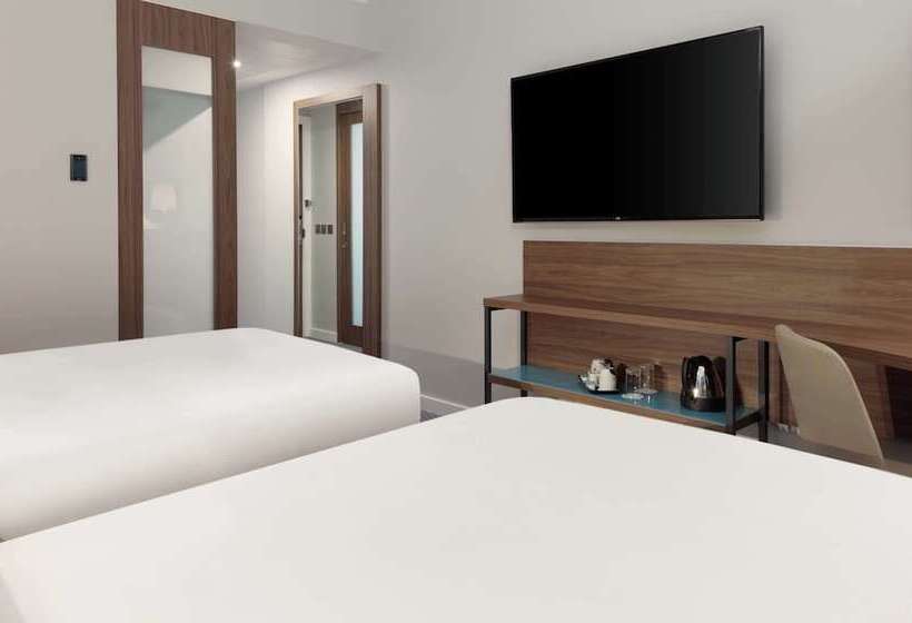 Номер Стандарт, Hampton By Hilton Edinburgh Airport
