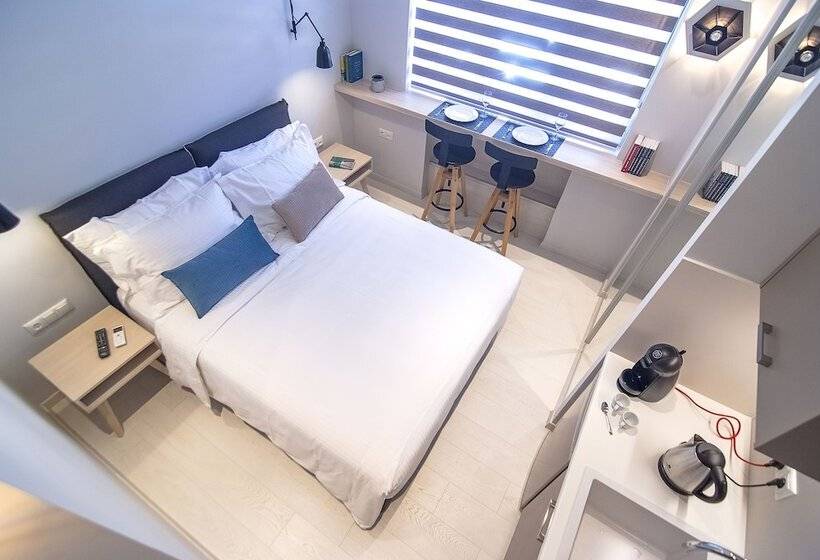 이코노미 룸, Acropolis Stay